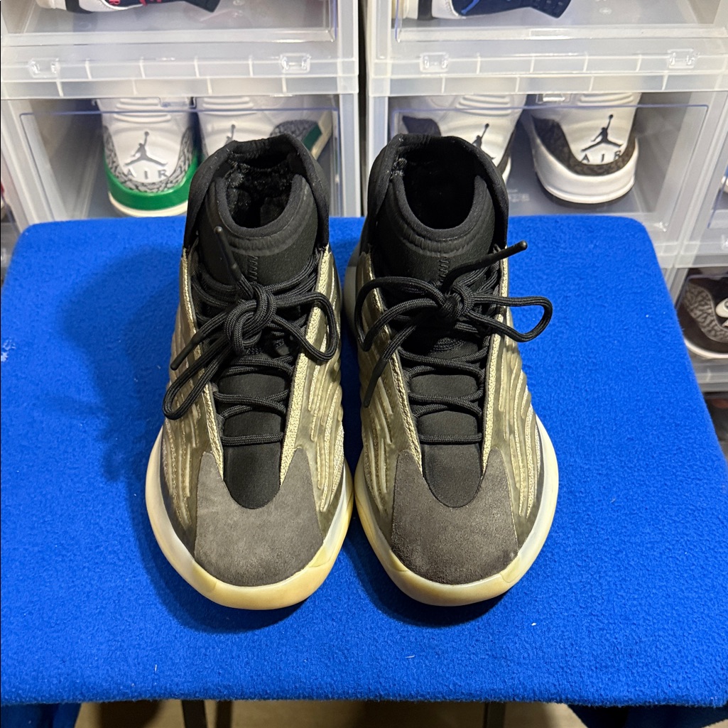 Adidas Yzy Qntm Sneakers Box
